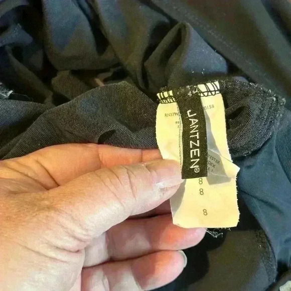 JANTZEN Swimsuit 1 Piece Ruffled Overlay. Removable Strap Black Size 8 - Picture 8 of 11